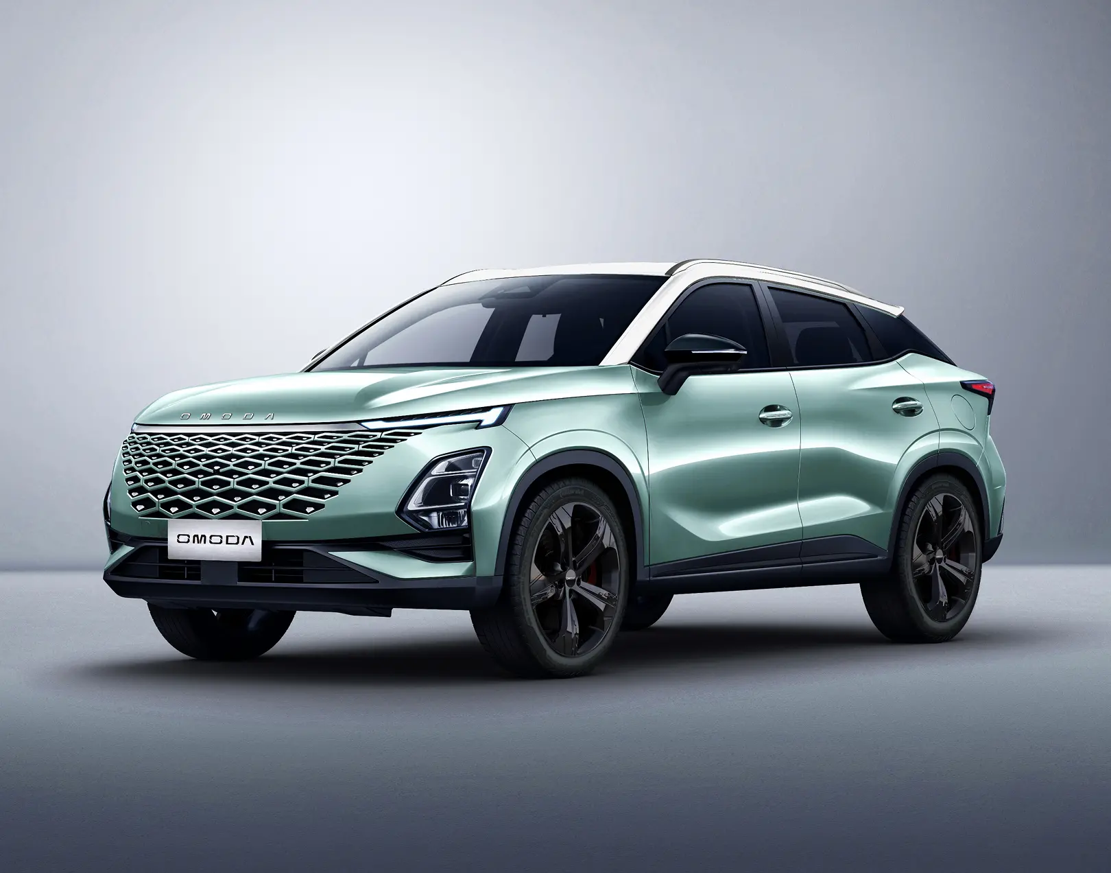 OMODA 5 in a Jade Green body colour with a selenite white roof