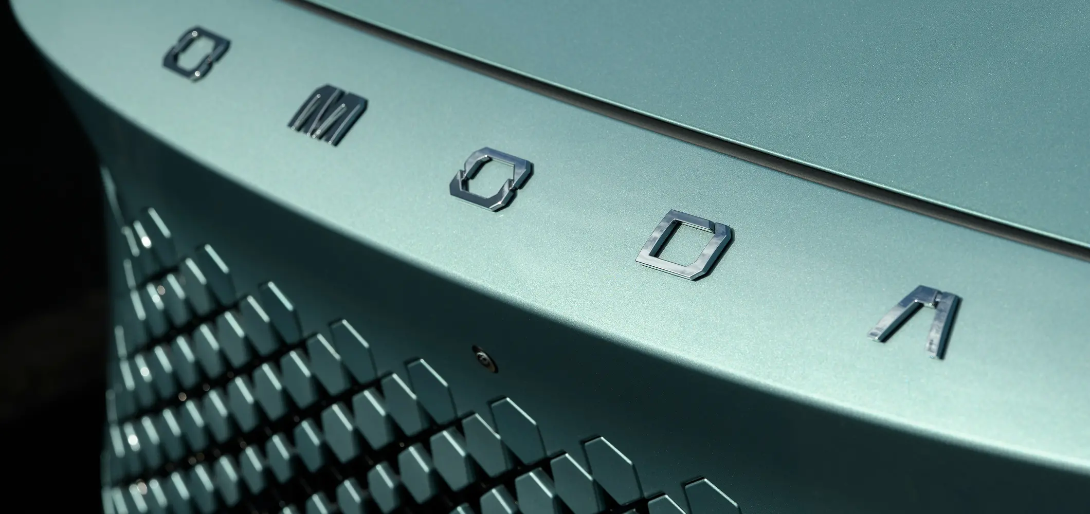 Close up of OMODA branding on OMODA 7