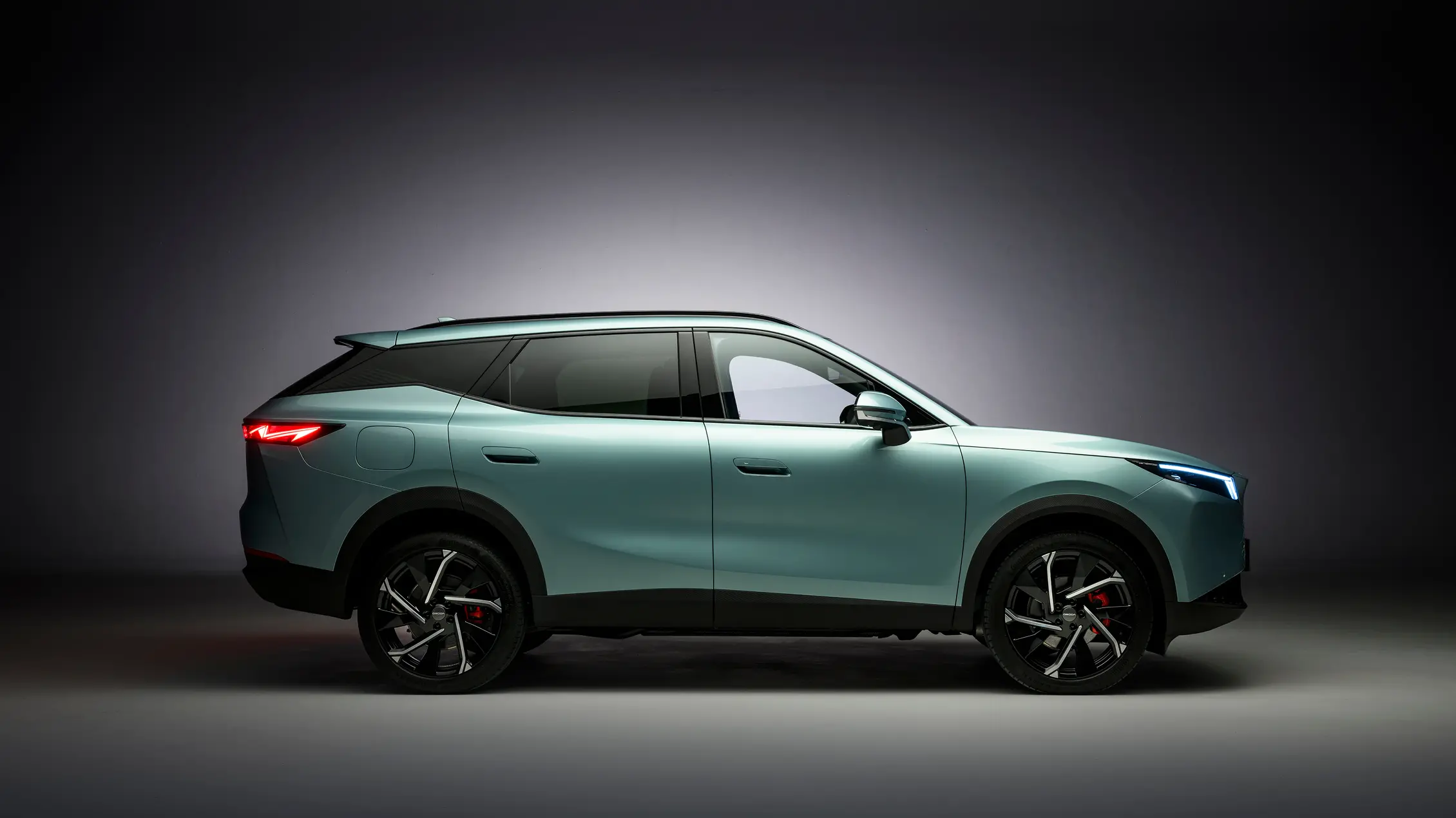 Slide view of an OMODA 7 PHEV